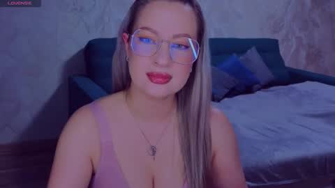 Snapshot of elisabethmills chatting on October 23, 9:57 pm Elisabeth online show from October 23, 9:57 pm