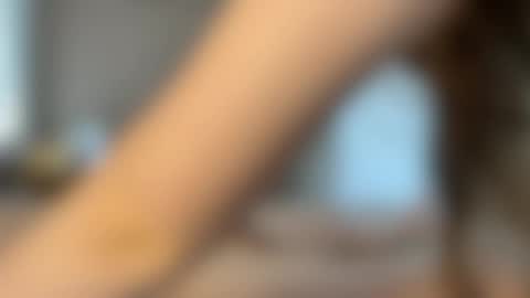 Snapshot of elisadikotti chatting on February 7, 2:37 am elisadikotti online show from February 7, 2:37 am