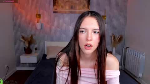 Snapshot of elise_robbie chatting on April 17, 9:34 am Elise online show from April 17, 9:34 am