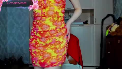 Elise online show from June 15, 8:38 am