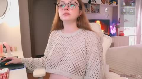 Snapshot of elisejays chatting on October 21, 11:33 am Elise online show from October 21, 11:33 am