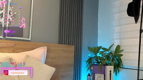 Elise Play Boobs online show from June 4, 6:14 pm