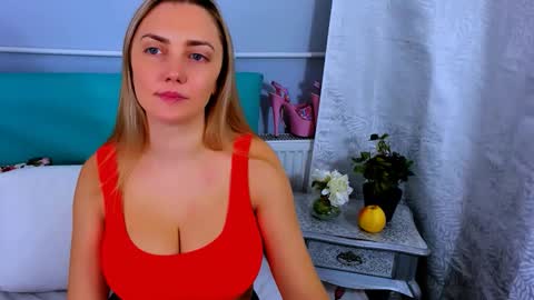 Snapshot of eliseshining chatting on November 8, 8:14 am Elise online show from November 8, 8:14 am