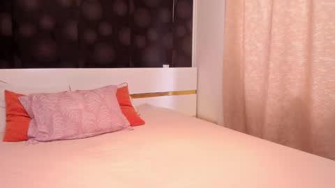 Elly online show from October 6, 8:01 am