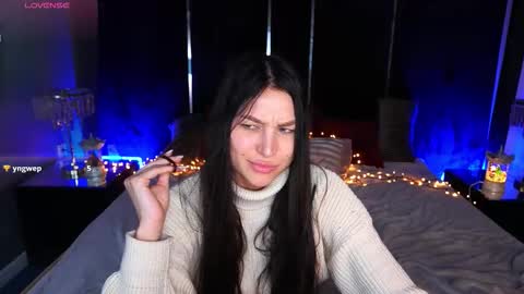 Snapshot of elisevelour chatting on January 15, 5:16 pm elisevelour online show from January 15, 5:16 pm