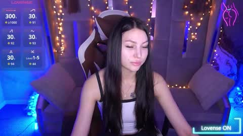 Snapshot of elisevelour chatting on February 19, 1:18 pm elisevelour online show from February 19, 1:18 pm