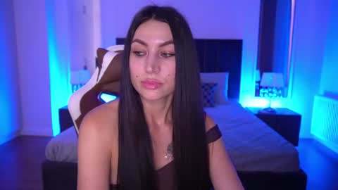 elisevelour online show from August 1, 12:04 pm