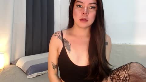 Snapshot of elisex18 chatting on January 19, 10:41 am Elise online show from January 19, 10:41 am