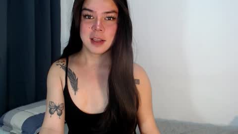 Snapshot of elisex18 chatting on February 2, 10:47 am Elise online show from February 2, 10:47 am