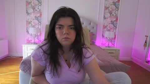 elissawow online show from April 13, 7:25 am