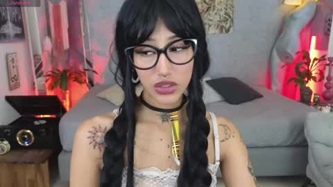 Snapshot of elissecinnamon_ chatting on May 24, 10:04 pm Elissecinnamon online show from May 24, 10:04 pm