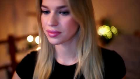 Snapshot of elister_alison chatting on October 1, 11:38 am Sunflower  online show from October 1, 11:38 am