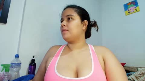 Snapshot of elisuarez_ chatting on January 7, 5:54 am Eliss online show from January 7, 5:54 am