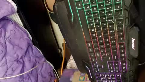 Snapshot of elisuarez_ chatting on January 13, 7:02 am Eliss online show from January 13, 7:02 am