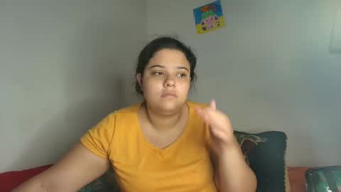 Snapshot of elisuarez_ chatting on February 24, 6:44 am Eliss online show from February 24, 6:44 am