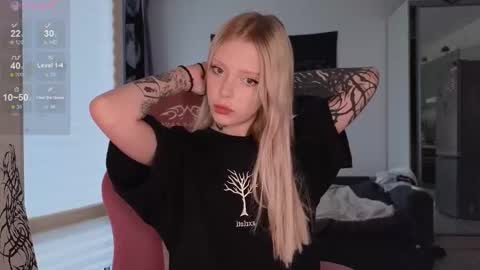 Elizabeth online show from October 31, 12:50 pm