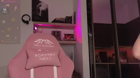 Elizabeth online show from February 13, 3:19 pm