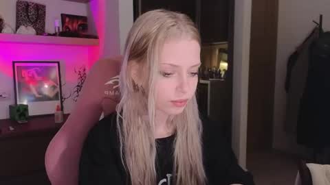 Elizabeth online show from March 13, 4:24 pm