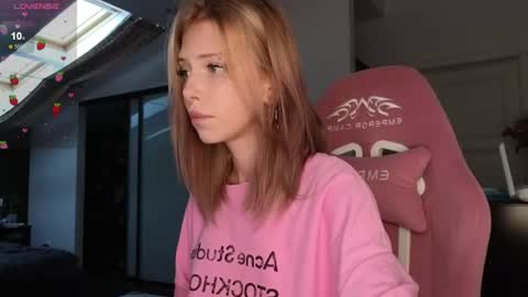 Snapshot of eliza_sadcat chatting on July 16, 12:44 pm Elizabeth online show from July 16, 12:44 pm