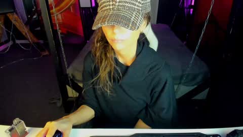 Snapshot of elizabe_th chatting on January 19, 8:51 pm Elizabethangel online show from January 19, 8:51 pm
