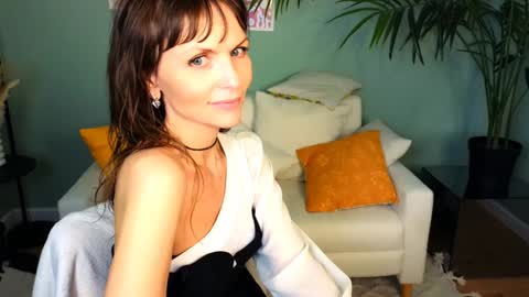 Snapshot of elizabe_th chatting on January 20, 9:24 am Elizabethangel online show from January 20, 9:24 am