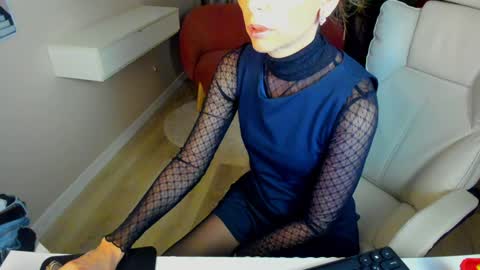 Snapshot of elizabe_th chatting on February 7, 9:48 pm Elizabethangel online show from February 7, 9:48 pm