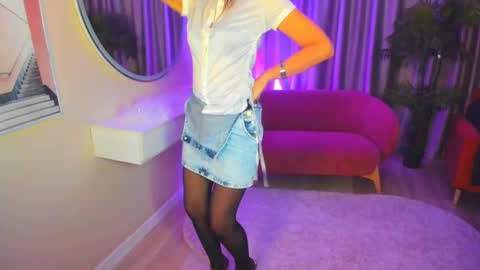 Snapshot of elizabe_th chatting on February 16, 11:59 pm Elizabethangel online show from February 16, 11:59 pm