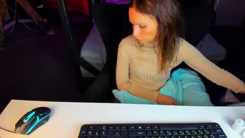 Snapshot of elizabe_th chatting on March 6, 5:43 pm Elizabethangel online show from March 6, 5:43 pm