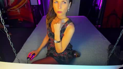 Snapshot of elizabe_th chatting on March 10, 9:32 am Elizabethangel online show from March 10, 9:32 am