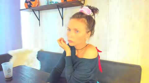 Elizabethangel online show from July 26, 11:28 am