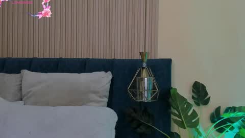 elizabeth online show from October 28, 7:05 pm