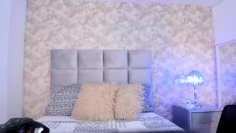 Elizabeth online show from January 16, 10:34 pm