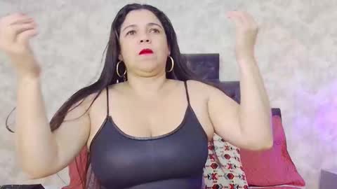 Snapshot of elizabeth_colleman chatting on January 11, 8:58 pm Elizabeth online show from January 11, 8:58 pm