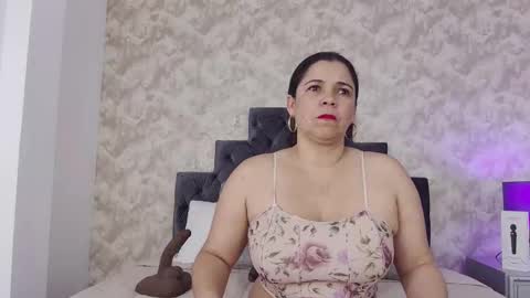 Elizabeth online show from March 13, 8:59 pm