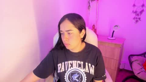 Snapshot of elizabeth_ellie chatting on February 19, 1:18 pm Elizabeth online show from February 19, 1:18 pm