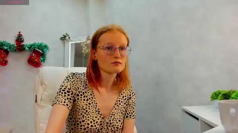 Snapshot of elizabeth_harpper chatting on December 28, 2:53 pm Elizabeth online show from December 28, 2:53 pm