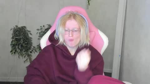 Elizabeth online show from November 28, 1:19 am