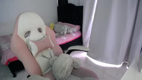  Elizabeth  online show from June 3, 8:36 pm