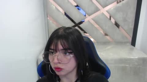 Elizabeth online show from February 5, 12:54 pm