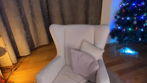 Snapshot of elizabethandersen chatting on December 1, 1:10 am Elizabeth online show from December 1, 1:10 am