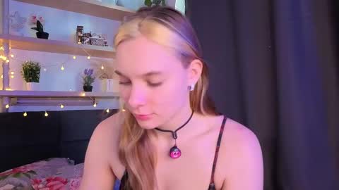 Snapshot of elizabethandersen chatting on May 2, 1:21 am Elizabeth online show from May 2, 1:21 am