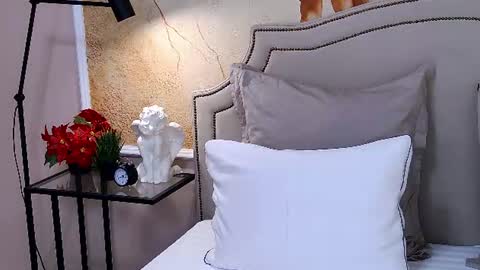Elizabeth online show from June 19, 4:11 pm