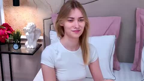 Elizabeth online show from July 25, 4:15 pm