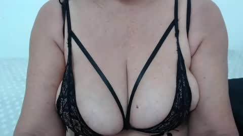 Snapshot of elizabethmiler chatting on July 28, 3:43 pm ElizabethMiler online show from July 28, 3:43 pm