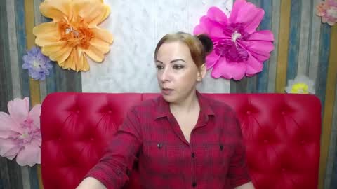Snapshot of elizabethsho chatting on April 30, 6:14 pm ElizabethSho online show from April 30, 6:14 pm
