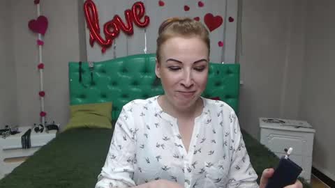 Snapshot of elizabethsho chatting on May 15, 6:15 pm ElizabethSho online show from May 15, 6:15 pm