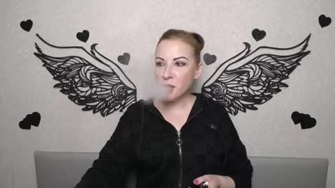Snapshot of elizabethsho chatting on May 16, 5:45 pm ElizabethSho online show from May 16, 5:45 pm