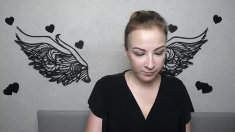 Snapshot of elizabethsho chatting on July 3, 5:19 pm ElizabethSho online show from July 3, 5:19 pm