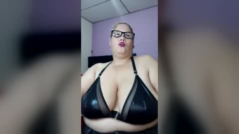 Snapshot of elizabethtaylor1 chatting on June 22, 10:34 am Elizabeth online show from June 22, 10:34 am