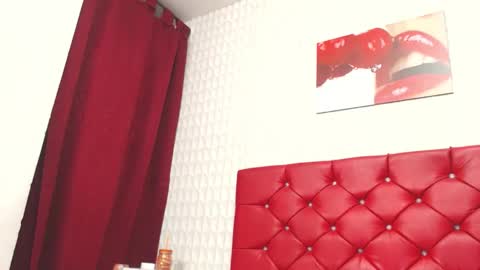 Snapshot of elizabetth_roman chatting on December 22, 7:44 pm elizabetth_roman online show from December 22, 7:44 pm